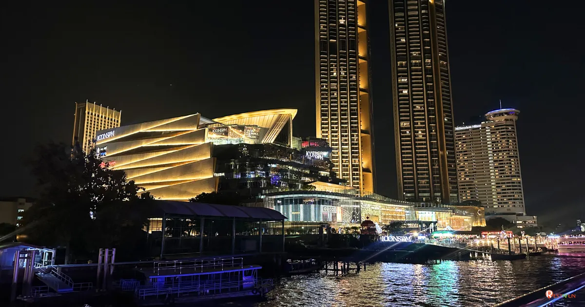 ล่องเรือดินเนอร์เจ้าพระยาเดอะ ลักซ์ชัวรี่ ไวท์สามารถขึ้นเรือได้ที่ท่าเรือไอคอนสยาม